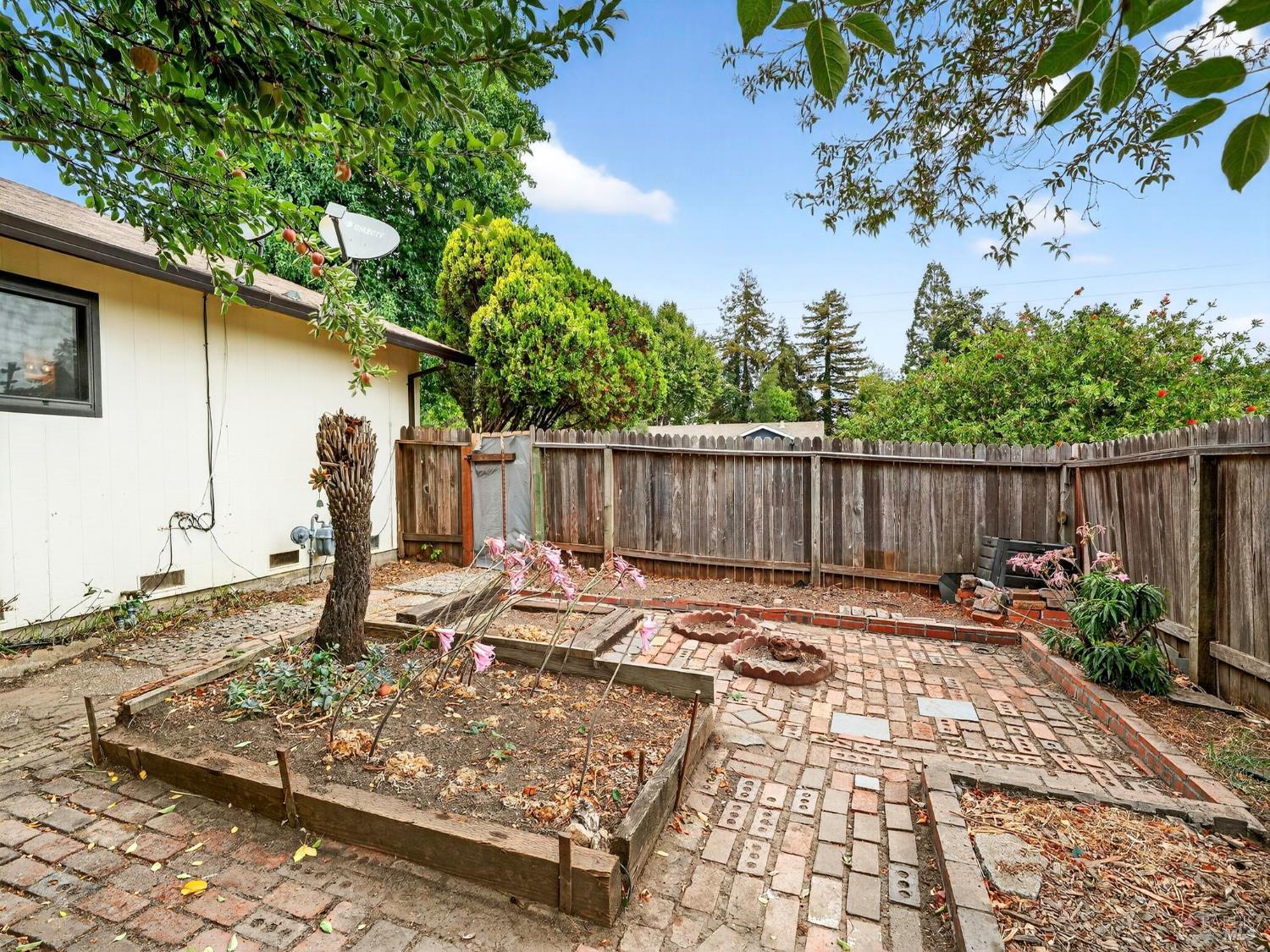 Detail Gallery Image 38 of 39 For 1552 Moonview Ct, Santa Rosa,  CA 95401 - 3 Beds | 2 Baths