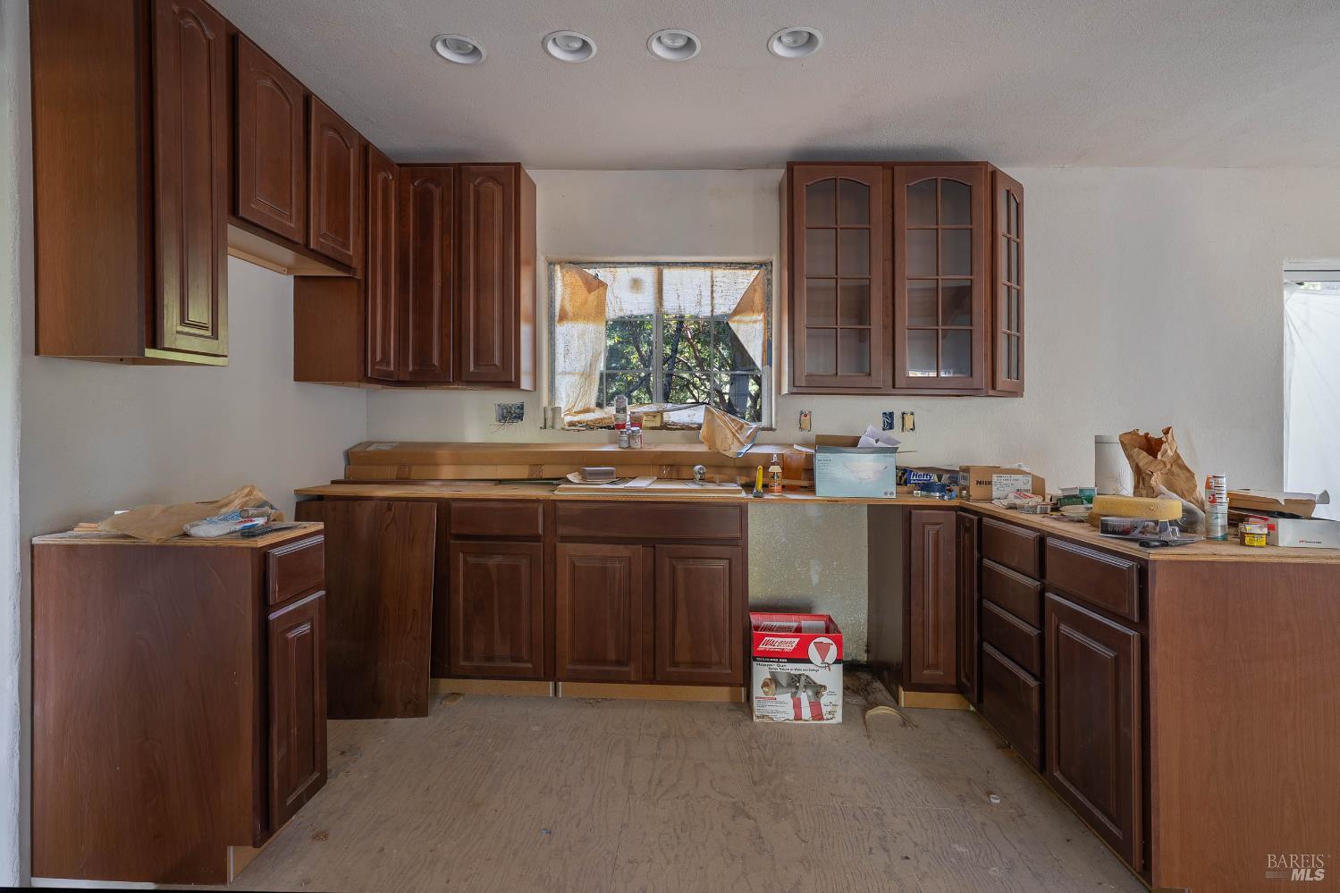 Detail Gallery Image 11 of 36 For 1561 Alcott Ln, Willits,  CA 95490 - 2 Beds | 2/1 Baths