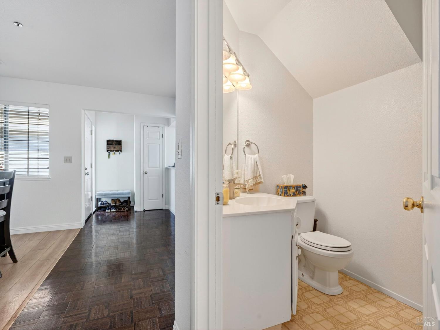 Detail Gallery Image 21 of 42 For 22 Valley West Cir, Napa,  CA 94558 - 3 Beds | 2/1 Baths