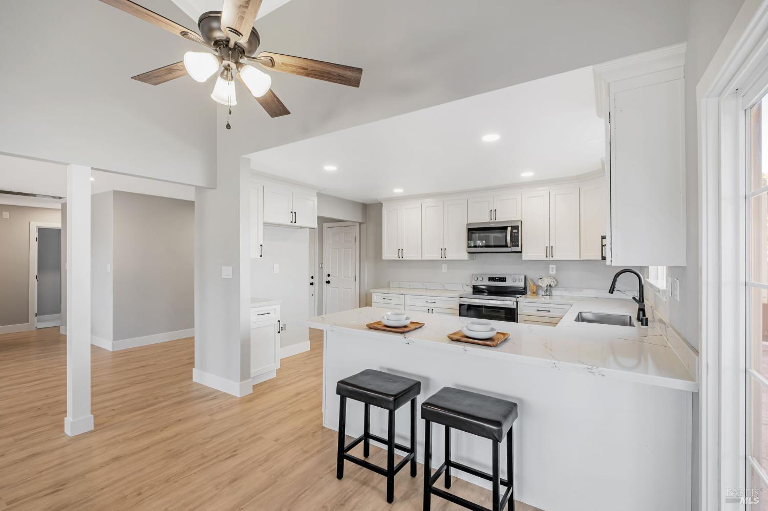 Detail Gallery Image 9 of 23 For 914 Francisco Dr, Suisun City,  CA 94585 - 3 Beds | 2 Baths