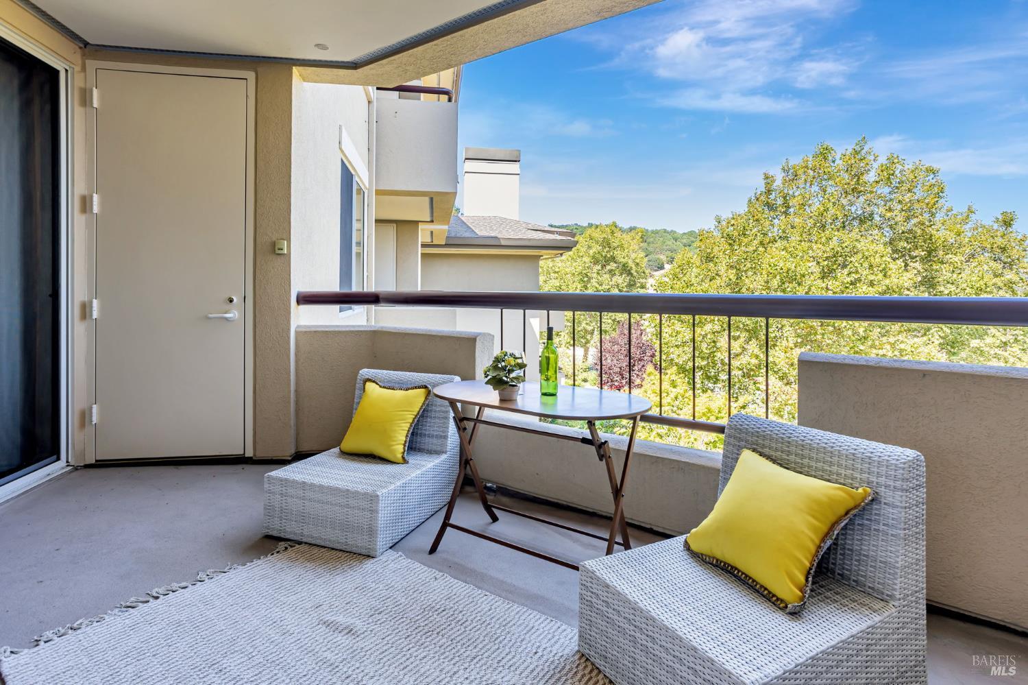 Detail Gallery Image 18 of 23 For 300 Deer Valley Rd 3p,  San Rafael,  CA 94903 - 1 Beds | 2 Baths
