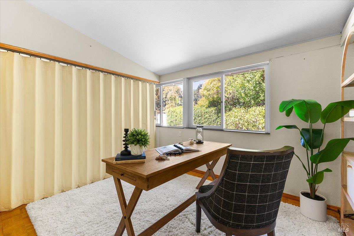 Detail Gallery Image 14 of 50 For 82 Grove Ln, Novato,  CA 94947 - 4 Beds | 2 Baths