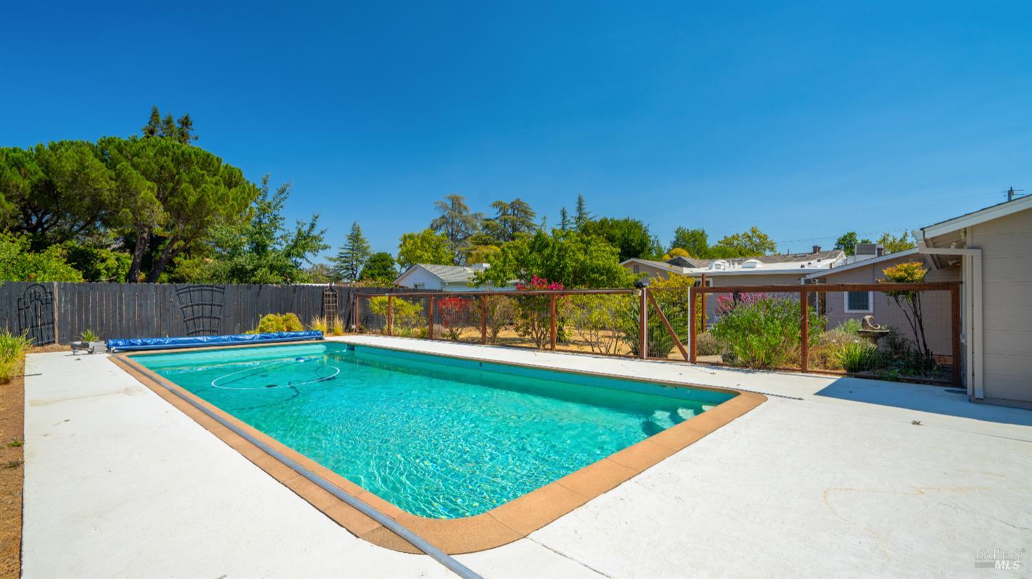 Detail Gallery Image 35 of 40 For 765 Sun Ln, Novato,  CA 94947 - 4 Beds | 3 Baths