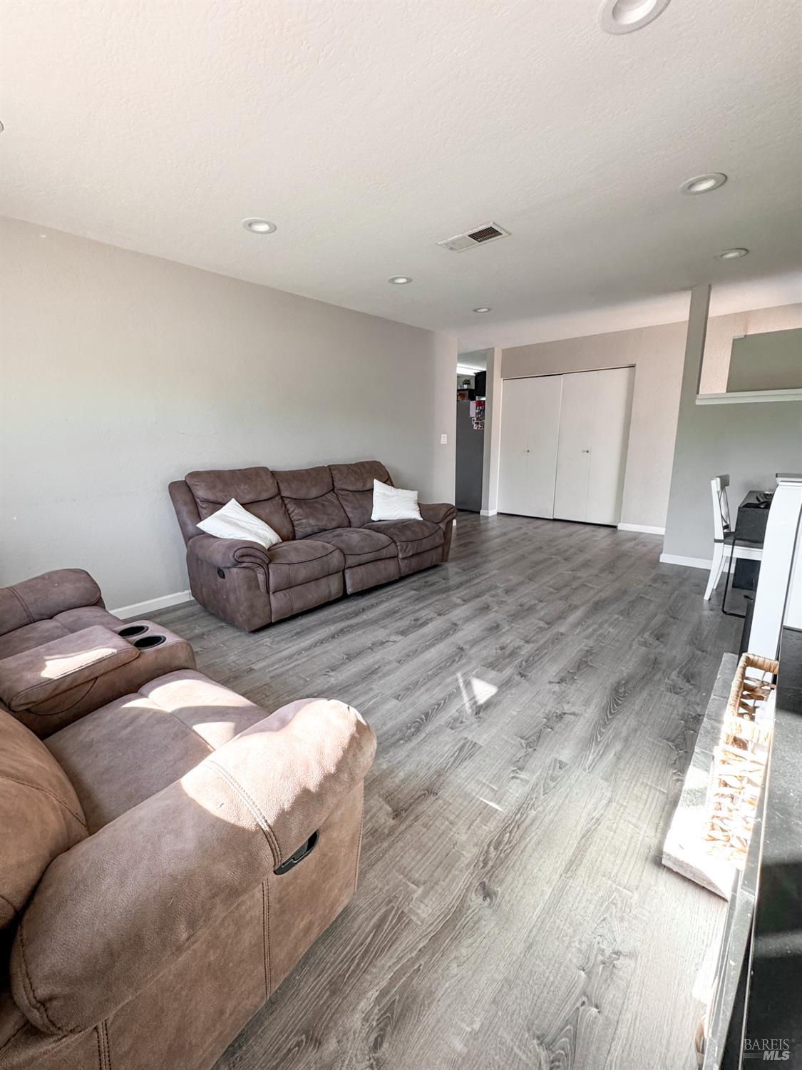 Detail Gallery Image 18 of 63 For 2065 Robin Dr, Fairfield,  CA 94533 - 3 Beds | 2 Baths