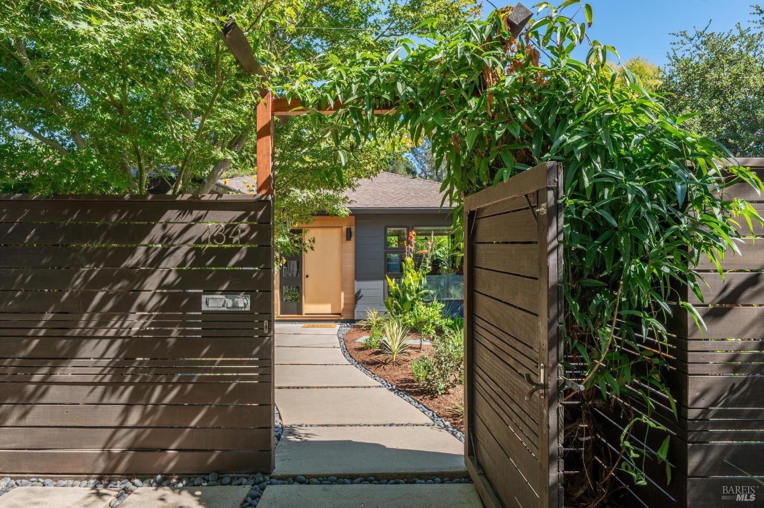 Detail Gallery Image 55 of 72 For 134 San Francisco Blvd, San Anselmo,  CA 94960 - 3 Beds | 3 Baths