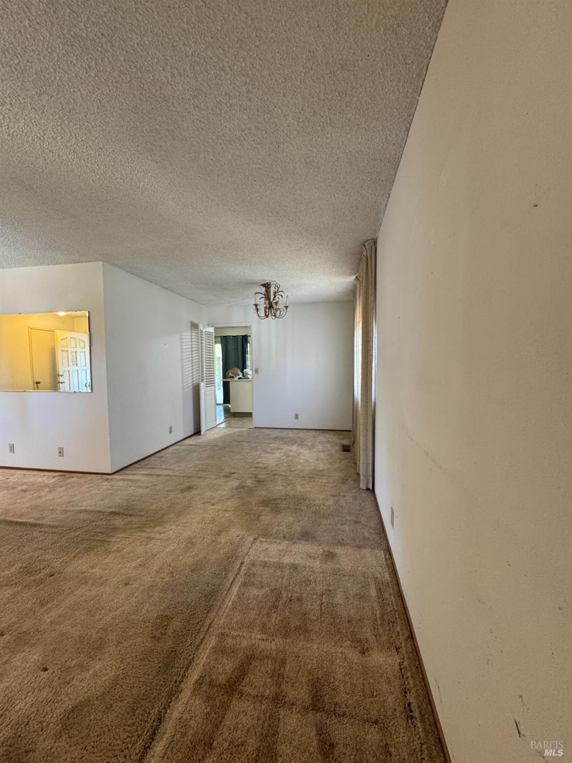 Detail Gallery Image 5 of 7 For 122 Carlsbad Cir, Vacaville,  CA 95687 - 3 Beds | 2 Baths