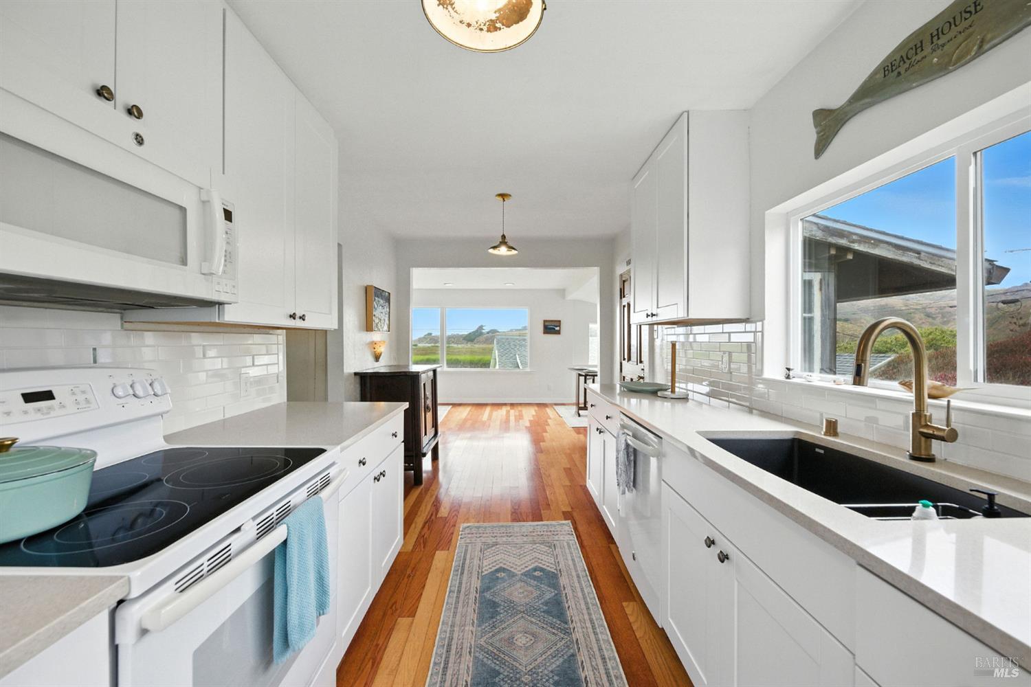 Detail Gallery Image 14 of 32 For 195 Ocean View Ave, Bodega Bay,  CA 94923 - 2 Beds | 2 Baths