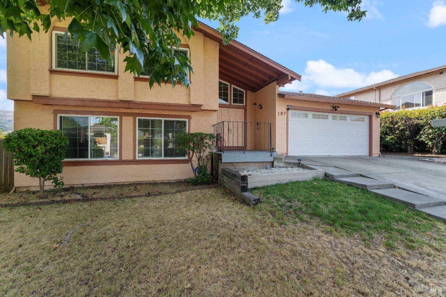 Detail Gallery Image 1 of 35 For 107 Lexington Dr, Vallejo,  CA 94591 - 3 Beds | 2/1 Baths