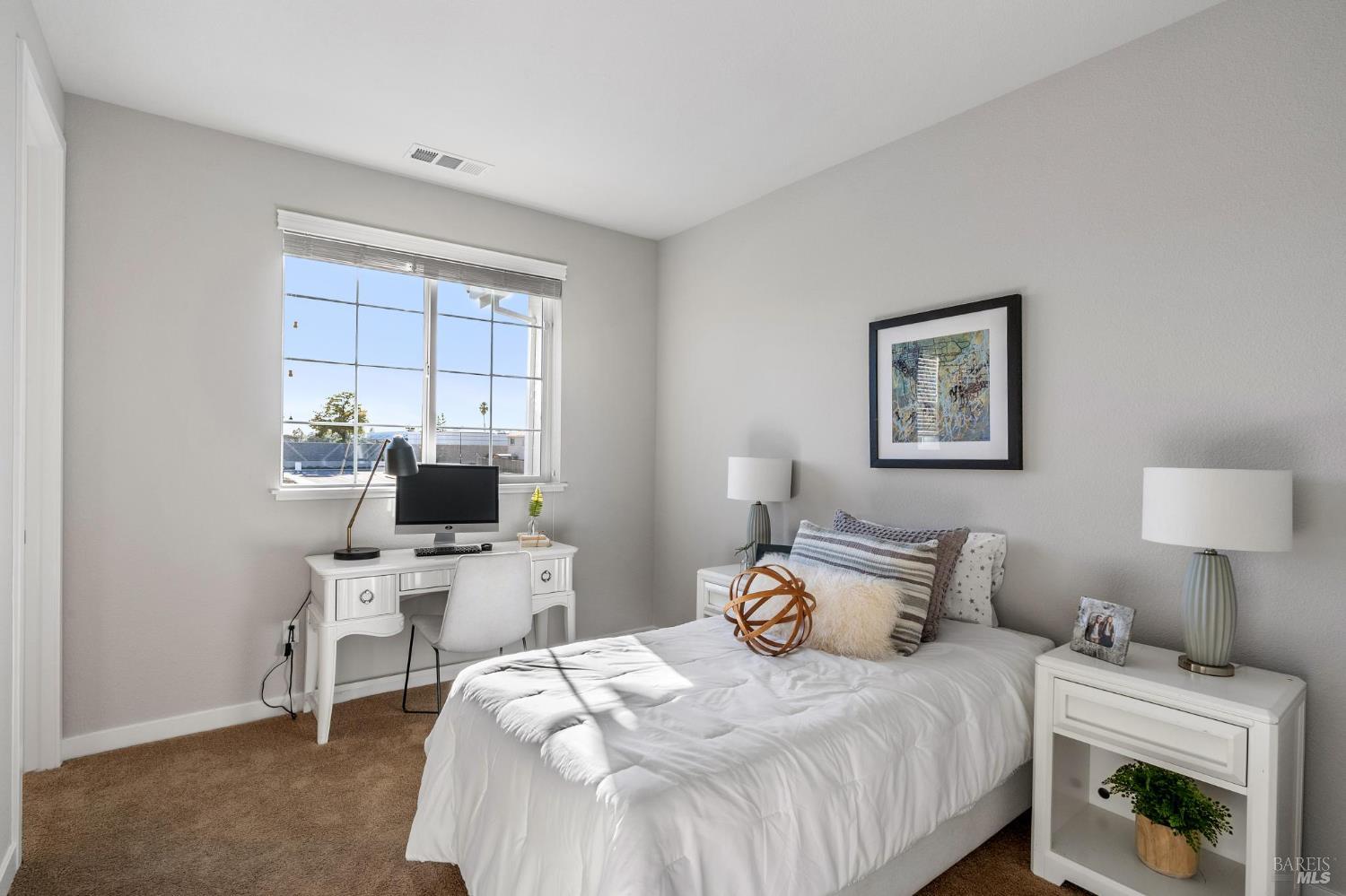 Detail Gallery Image 13 of 20 For 1465 Monument Ln, Fairfield,  CA 94533 - 3 Beds | 2/1 Baths