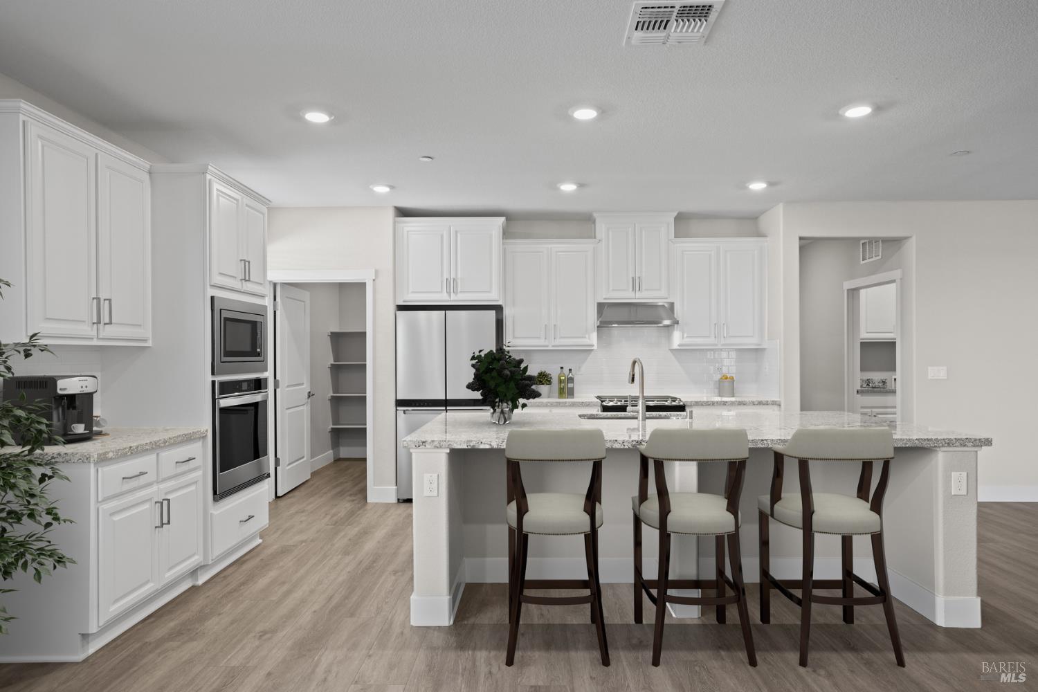 Detail Gallery Image 8 of 28 For 2260 Rustic Oak Ln, Rio Vista,  CA 94571 - 3 Beds | 3 Baths