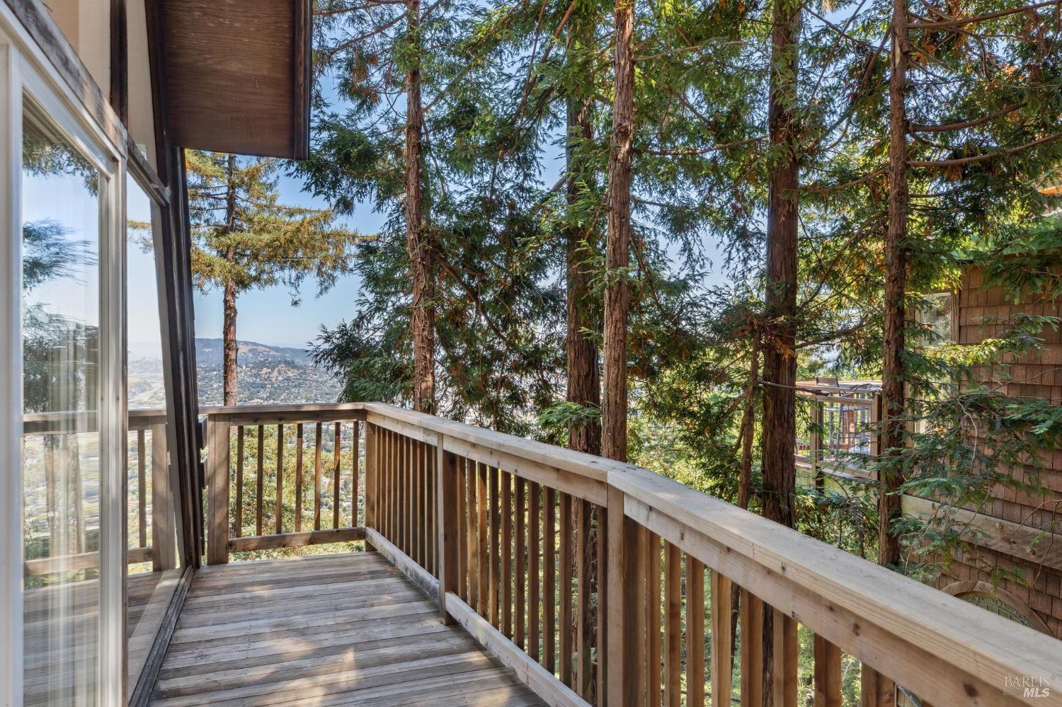Detail Gallery Image 10 of 85 For 404 Summit Dr, Corte Madera,  CA 94925 - 3 Beds | 4 Baths