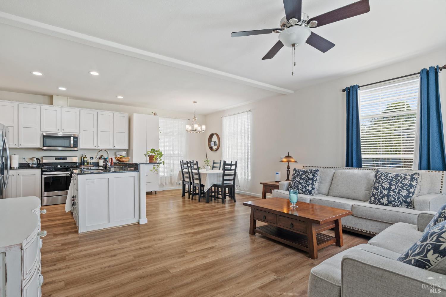 Detail Gallery Image 4 of 12 For 71 Candlewood Dr, Petaluma,  CA 94954 - 2 Beds | 2 Baths