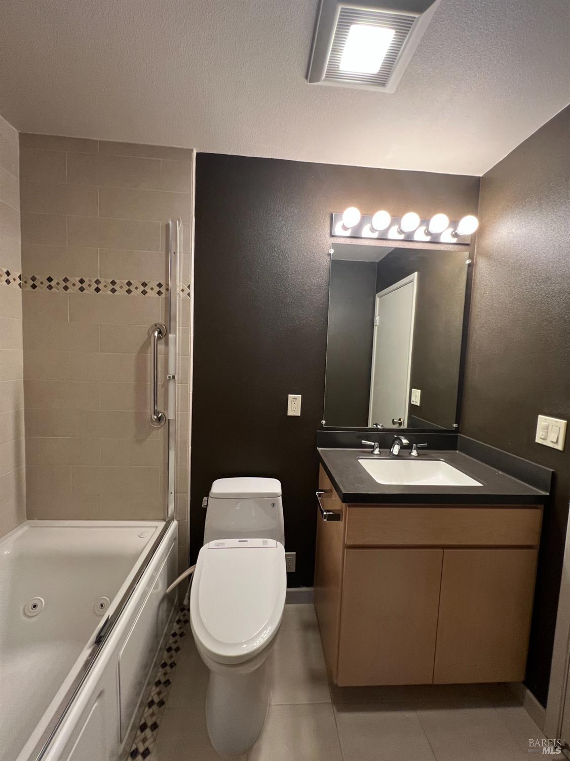 Detail Gallery Image 13 of 42 For 3330 Meadowbrook Rd, Antioch,  CA 94509 - 3 Beds | 2 Baths
