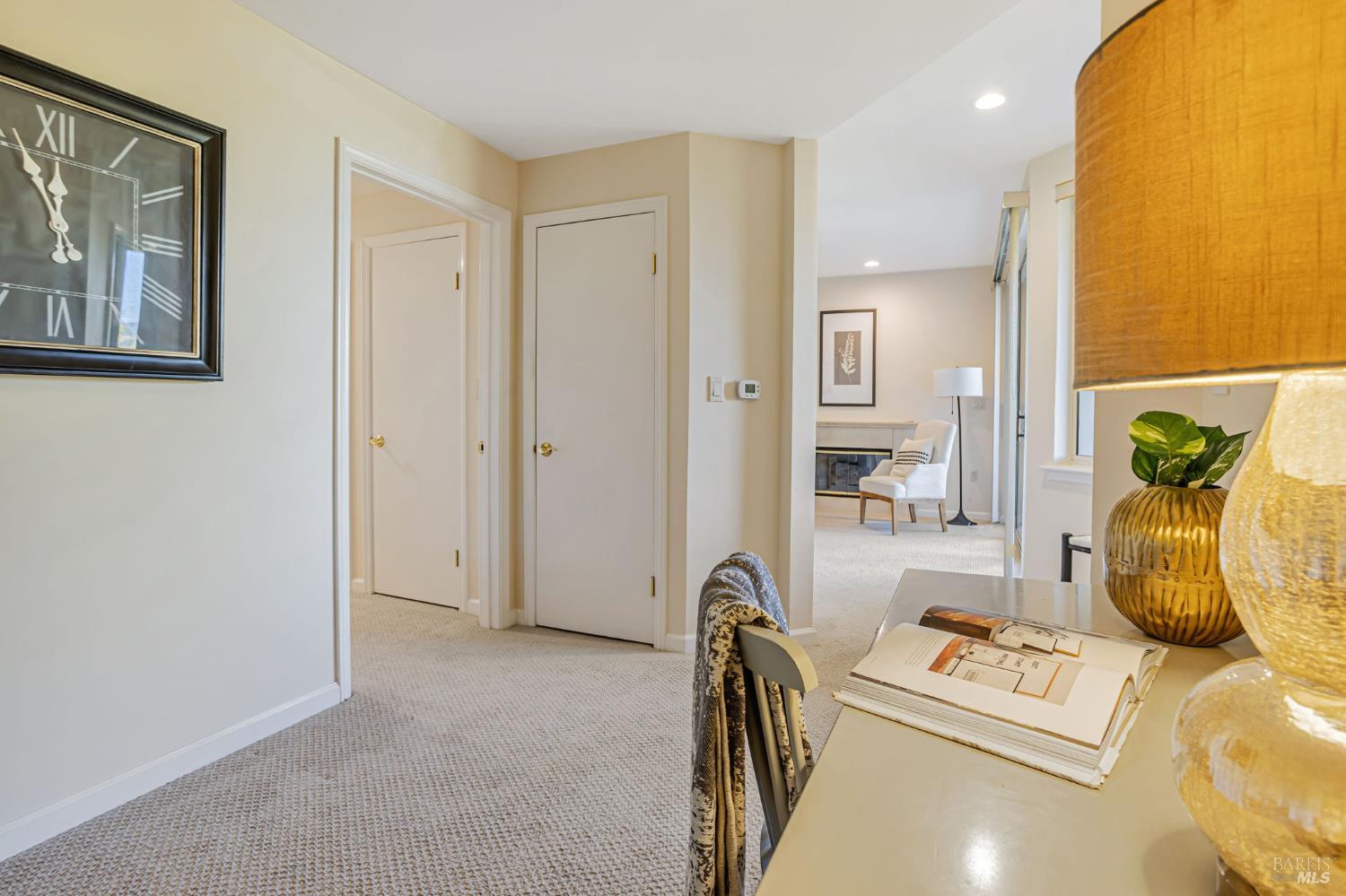 Detail Gallery Image 12 of 23 For 300 Deer Valley Rd 3p,  San Rafael,  CA 94903 - 1 Beds | 2 Baths