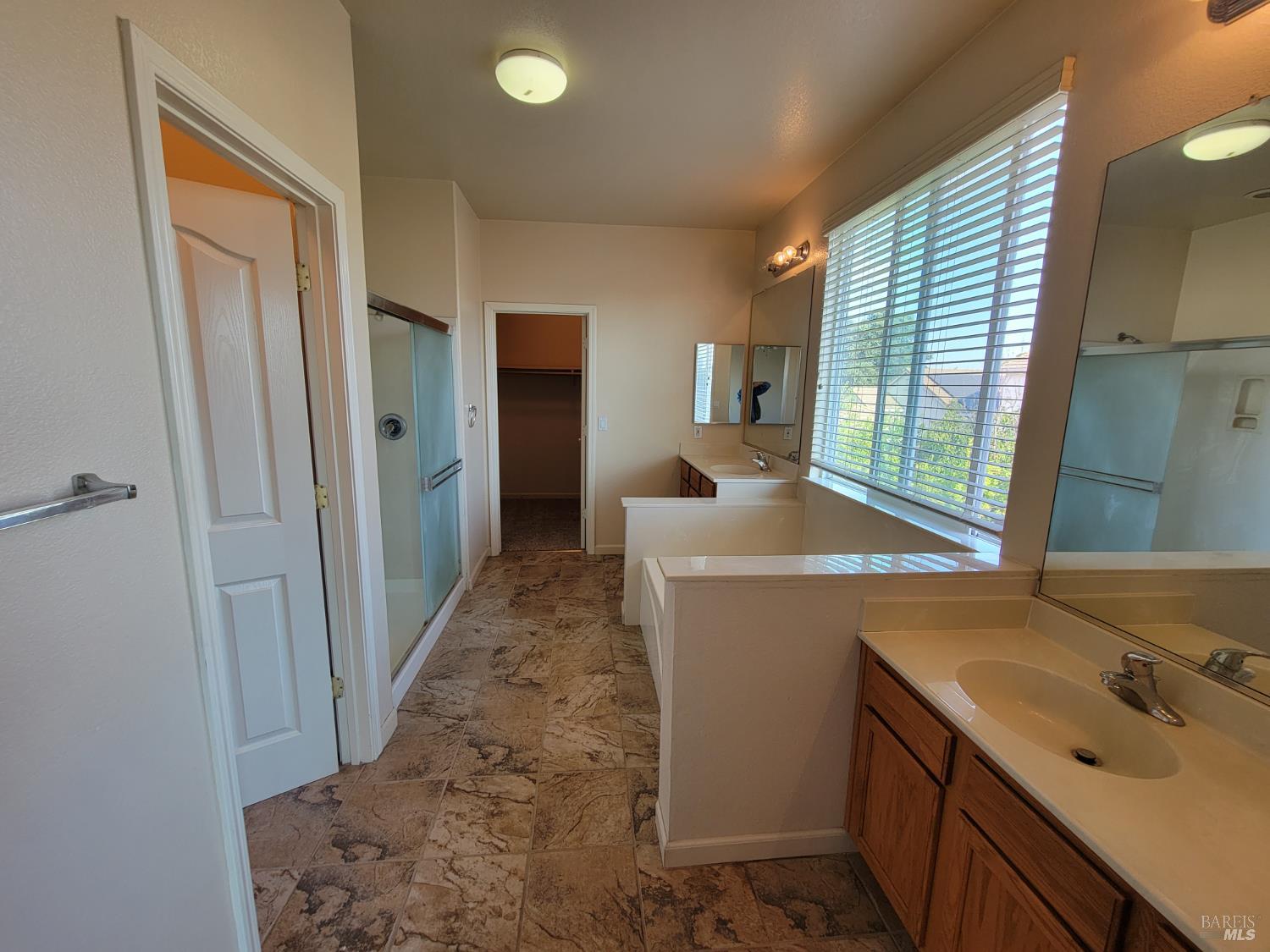 Detail Gallery Image 6 of 19 For 1609 Vandenberg Cir, Suisun City,  CA 94585 - 4 Beds | 3/1 Baths