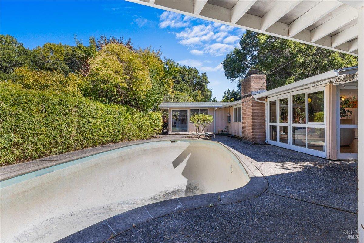 Detail Gallery Image 34 of 50 For 82 Grove Ln, Novato,  CA 94947 - 4 Beds | 2 Baths