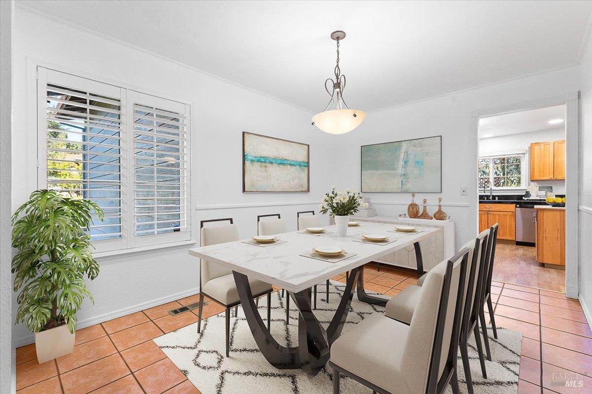 Detail Gallery Image 12 of 39 For 859 Green Way, Santa Rosa,  CA 95404 - 3 Beds | 2 Baths