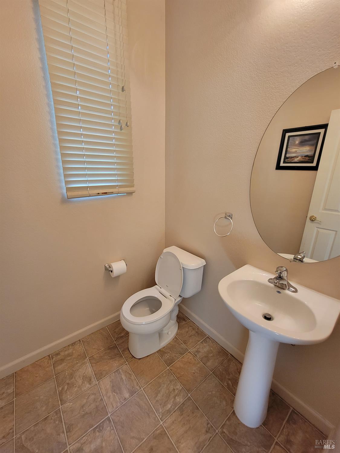 Detail Gallery Image 10 of 19 For 1609 Vandenberg Cir, Suisun City,  CA 94585 - 4 Beds | 3/1 Baths