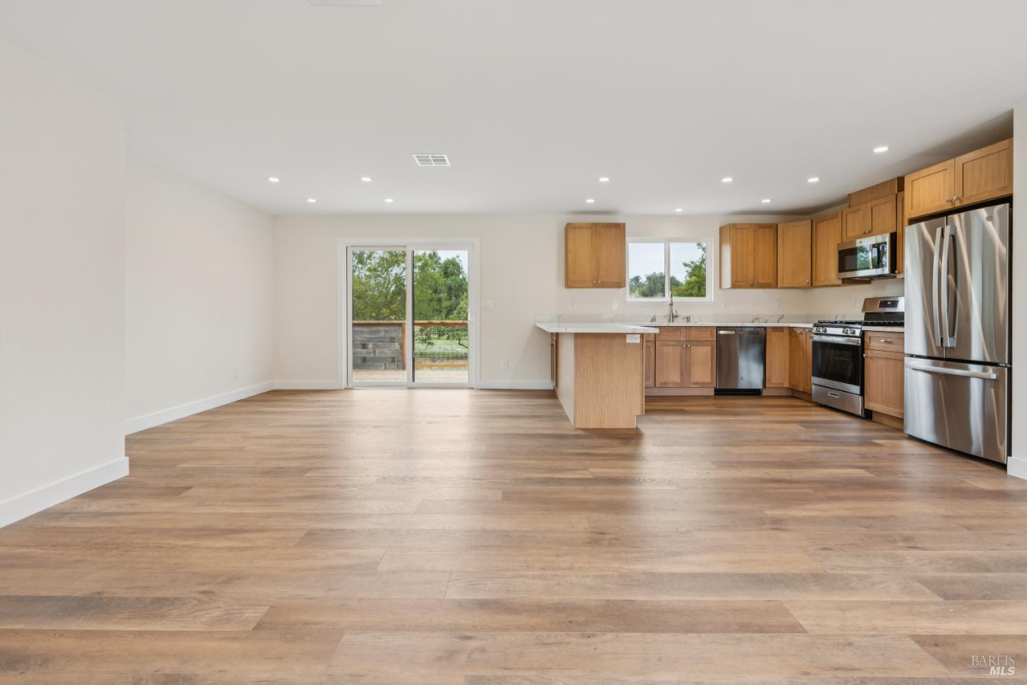 Detail Gallery Image 6 of 44 For 6700 Moro St, Petaluma,  CA 94952 - 3 Beds | 2/1 Baths