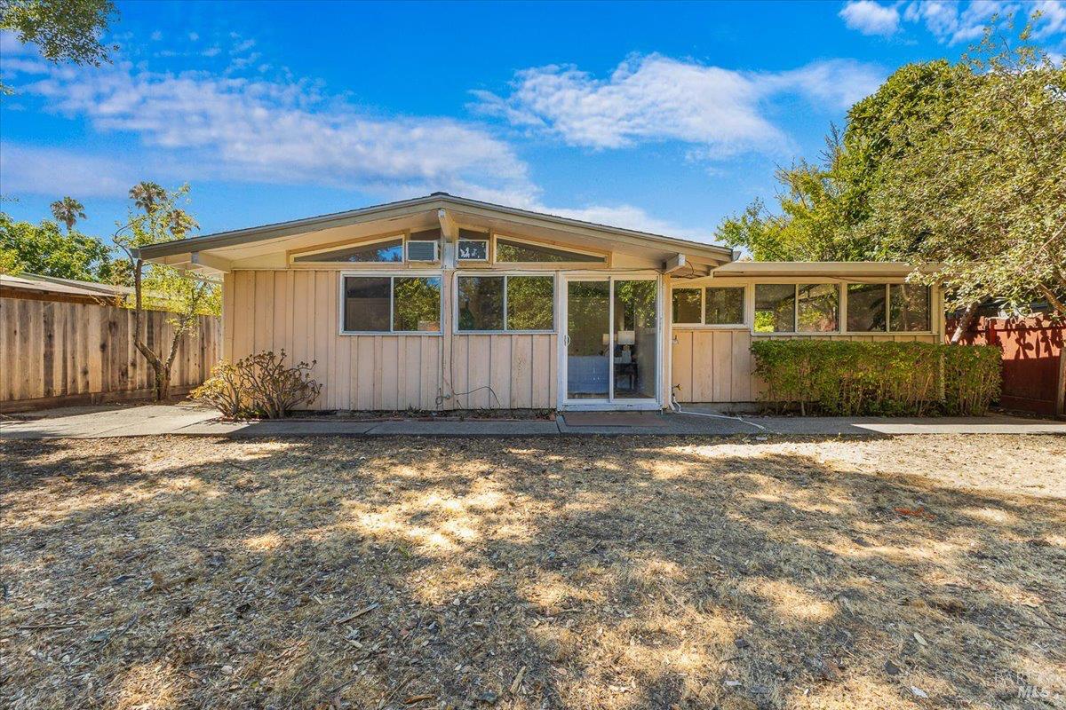 Detail Gallery Image 39 of 50 For 82 Grove Ln, Novato,  CA 94947 - 4 Beds | 2 Baths