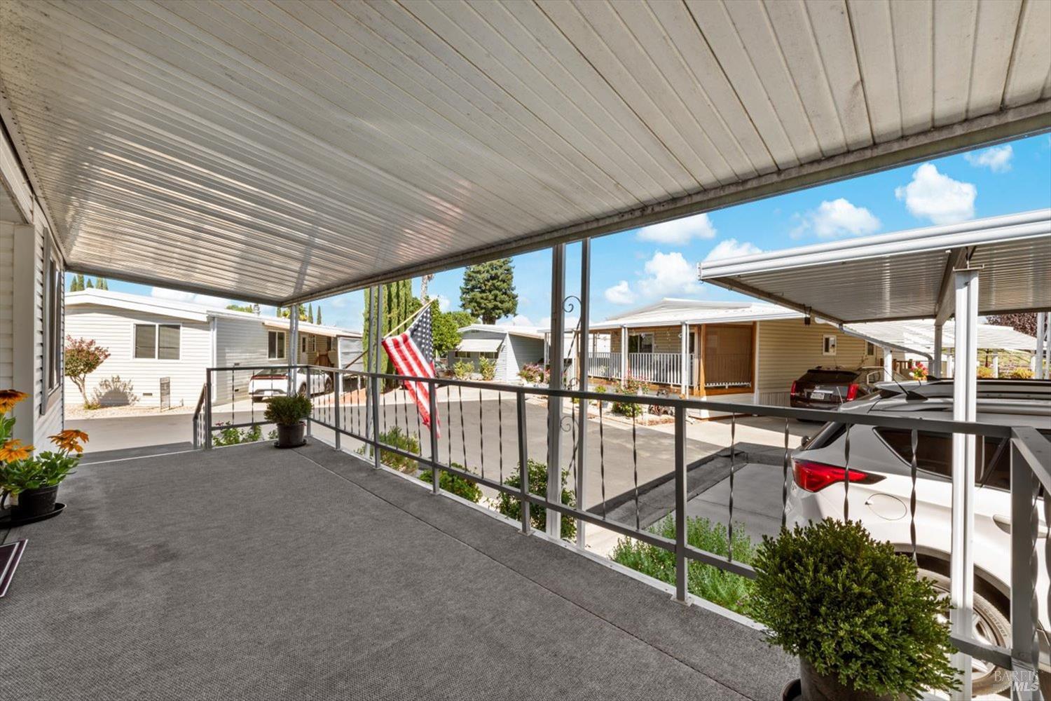 Detail Gallery Image 4 of 33 For 174 Lemon Tree Cir, Vacaville,  CA 95687 - 2 Beds | 2 Baths