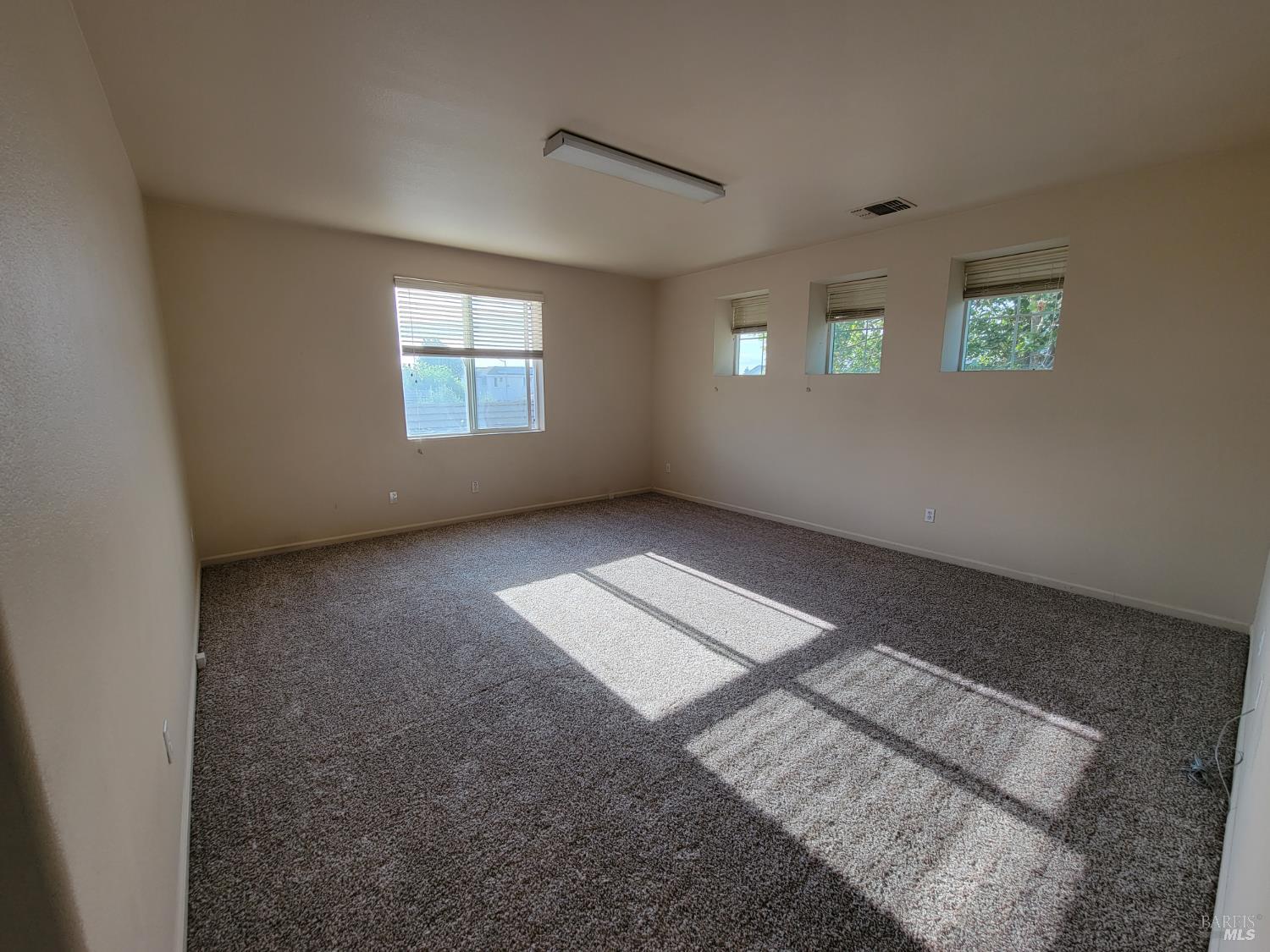 Detail Gallery Image 16 of 19 For 1609 Vandenberg Cir, Suisun City,  CA 94585 - 4 Beds | 3/1 Baths