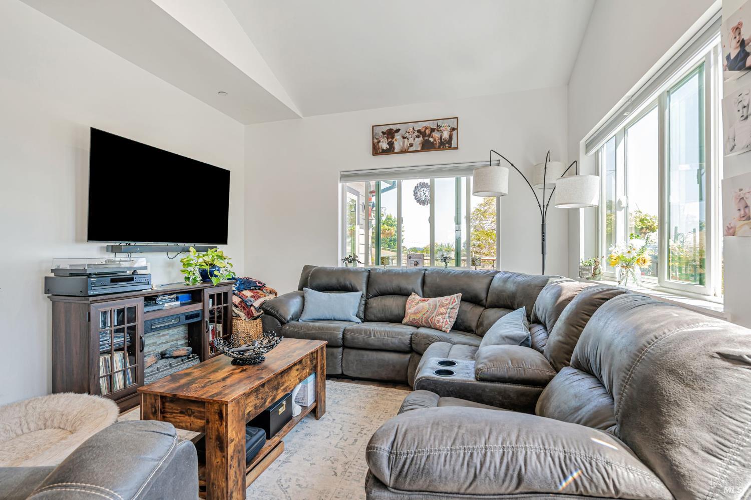 Detail Gallery Image 15 of 34 For 268 Eucalyptus Rd, Petaluma,  CA 94952 - 2 Beds | 2 Baths