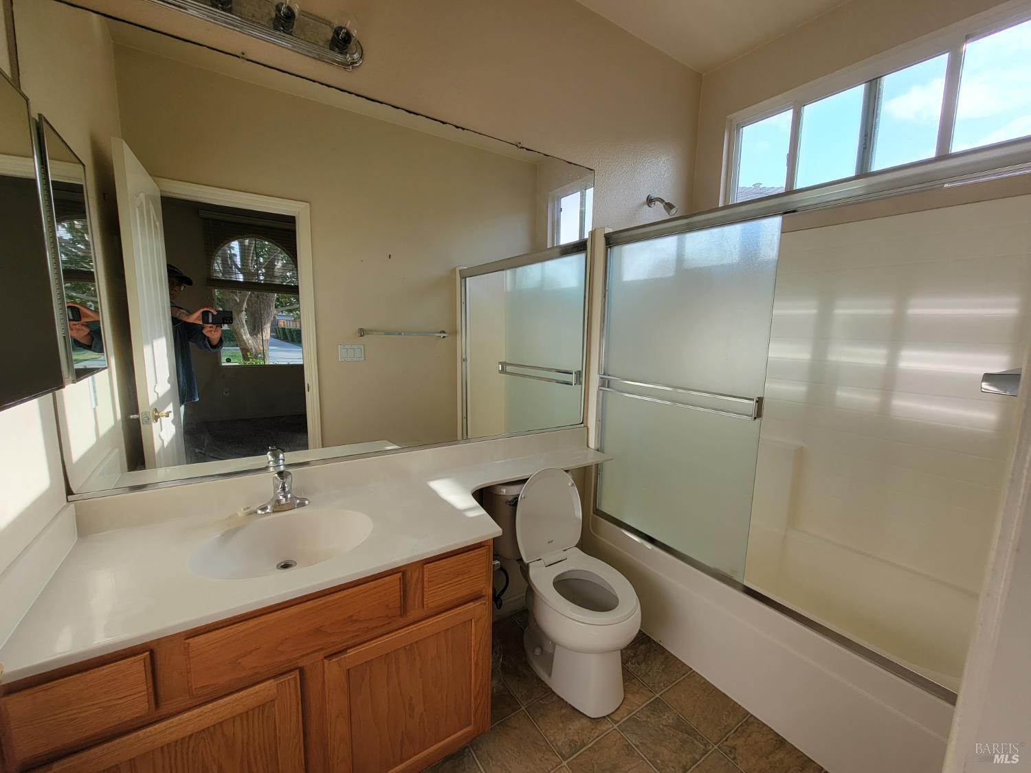 Detail Gallery Image 8 of 19 For 1609 Vandenberg Cir, Suisun City,  CA 94585 - 4 Beds | 3/1 Baths