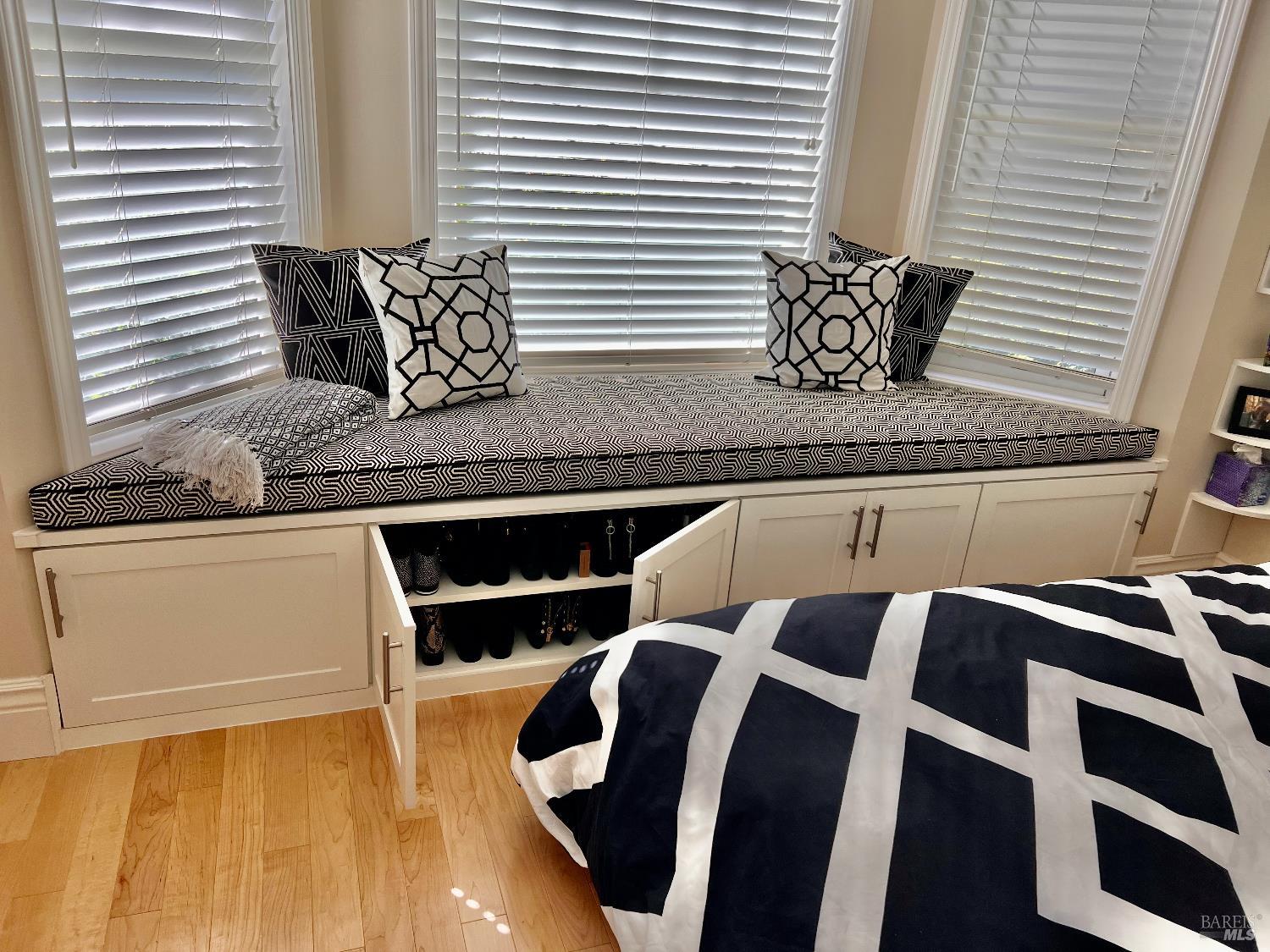Detail Gallery Image 23 of 33 For 44 De Silva Island Dr, Mill Valley,  CA 94941 - 3 Beds | 2/1 Baths