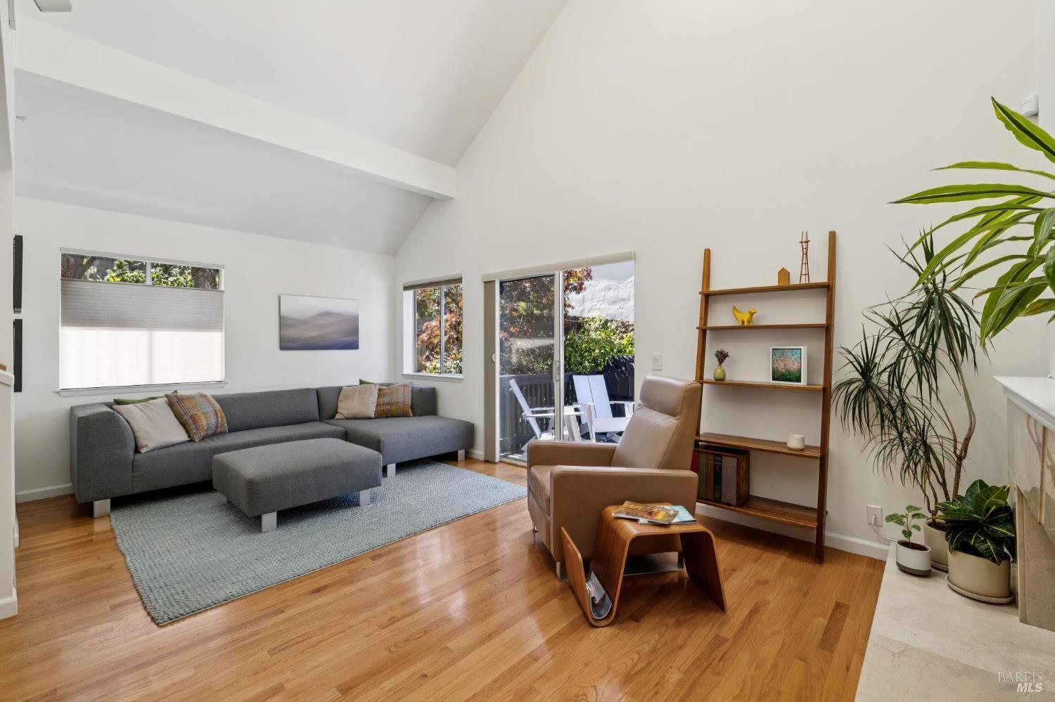Detail Gallery Image 2 of 34 For 614 Wateree St, Sausalito,  CA 94965 - 2 Beds | 1/1 Baths