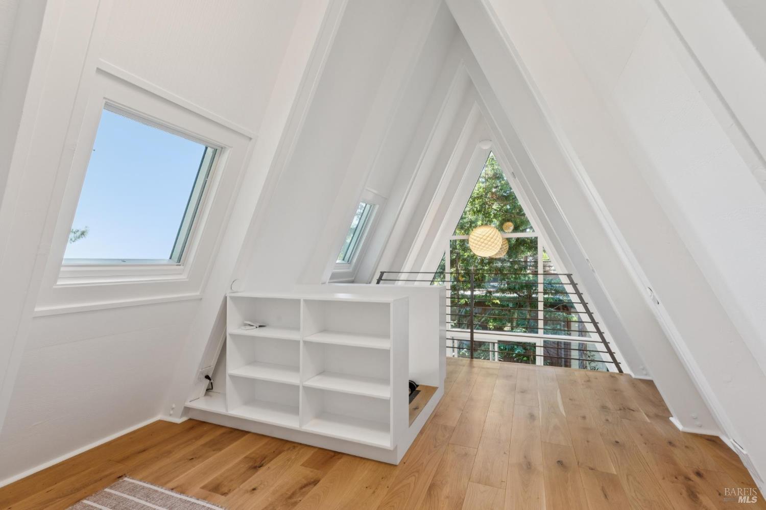 Detail Gallery Image 38 of 85 For 404 Summit Dr, Corte Madera,  CA 94925 - 3 Beds | 4 Baths