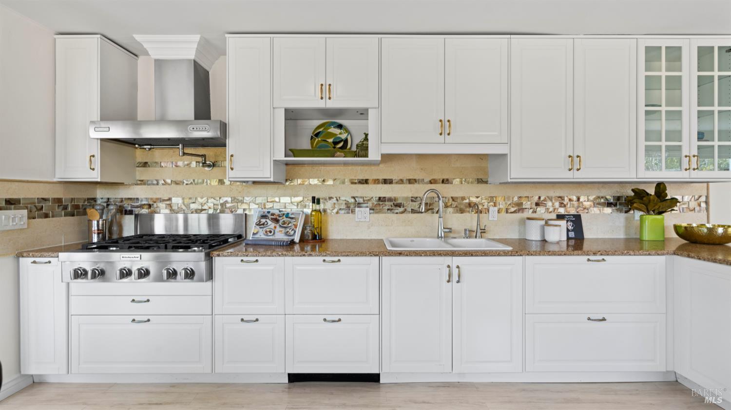 Detail Gallery Image 8 of 40 For 765 Sun Ln, Novato,  CA 94947 - 4 Beds | 3 Baths