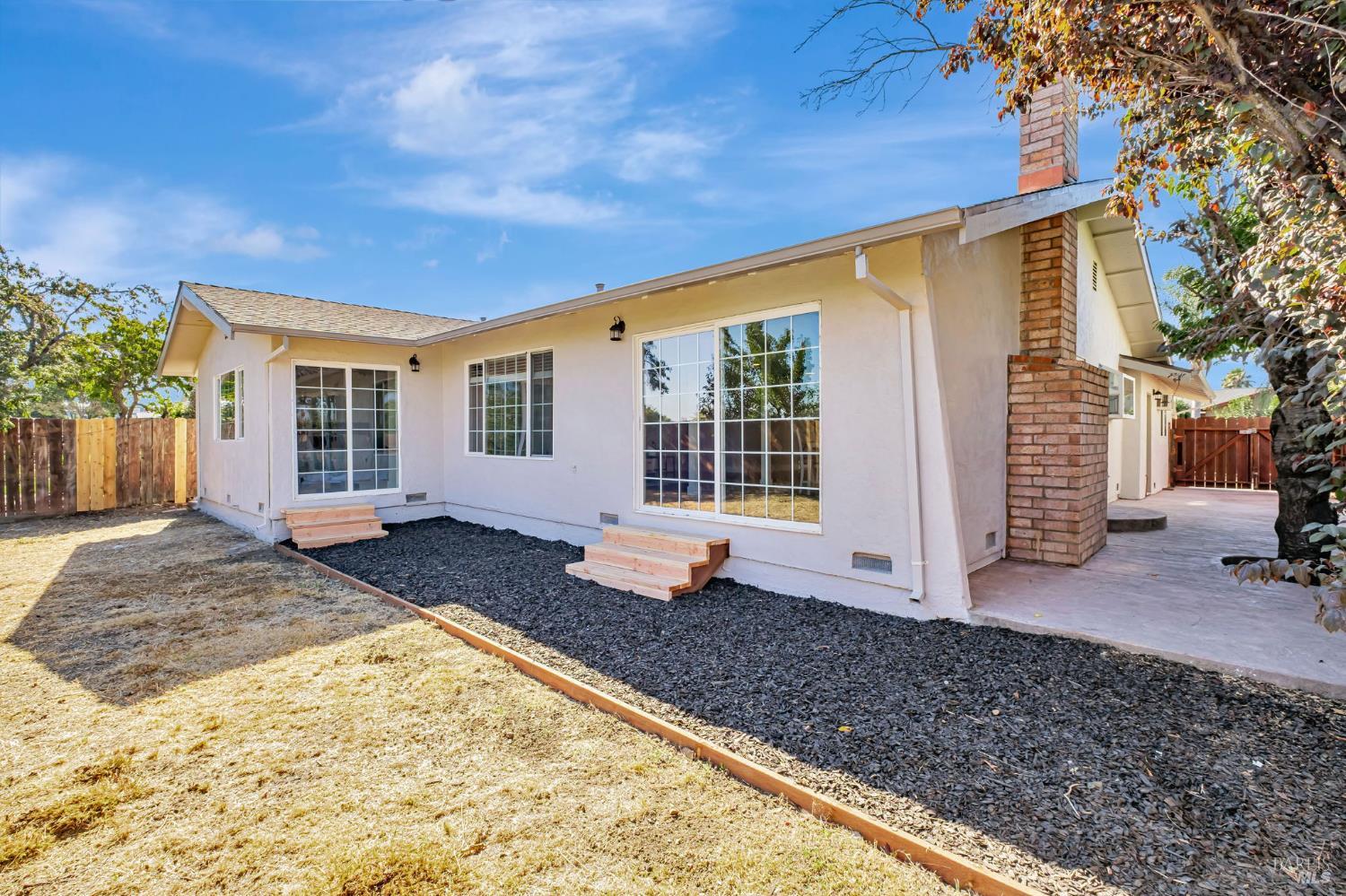 Detail Gallery Image 5 of 23 For 914 Francisco Dr, Suisun City,  CA 94585 - 3 Beds | 2 Baths