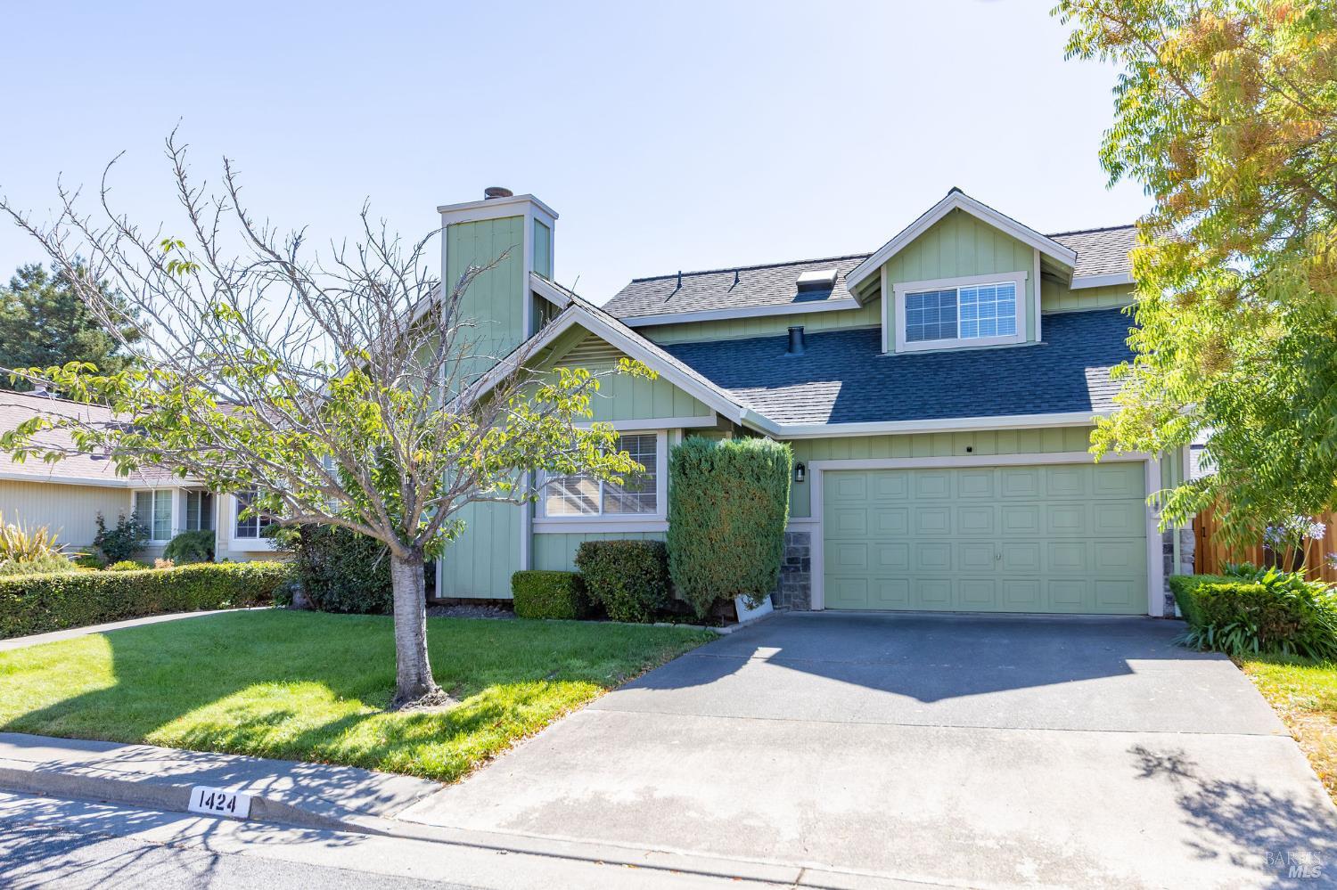Detail Gallery Image 1 of 36 For 1424 Dandelion Way, Petaluma,  CA 94954 - 3 Beds | 2 Baths