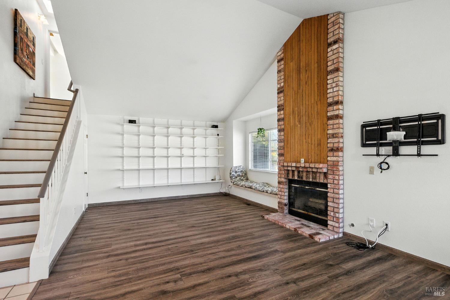 Detail Gallery Image 4 of 36 For 1424 Dandelion Way, Petaluma,  CA 94954 - 3 Beds | 2 Baths