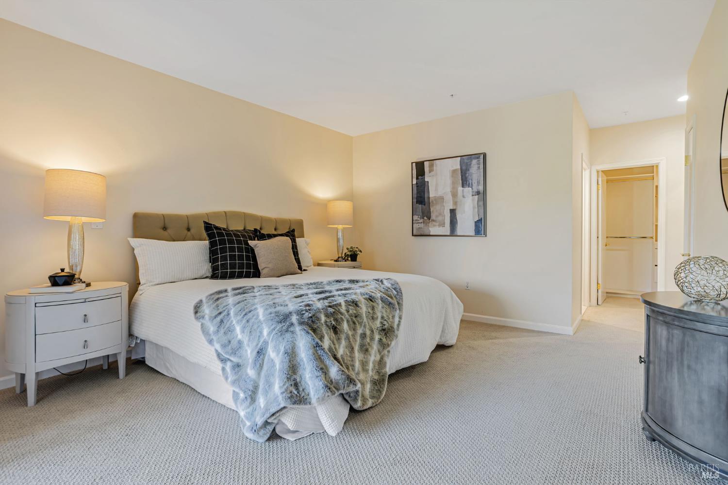 Detail Gallery Image 10 of 23 For 300 Deer Valley Rd 3p,  San Rafael,  CA 94903 - 1 Beds | 2 Baths
