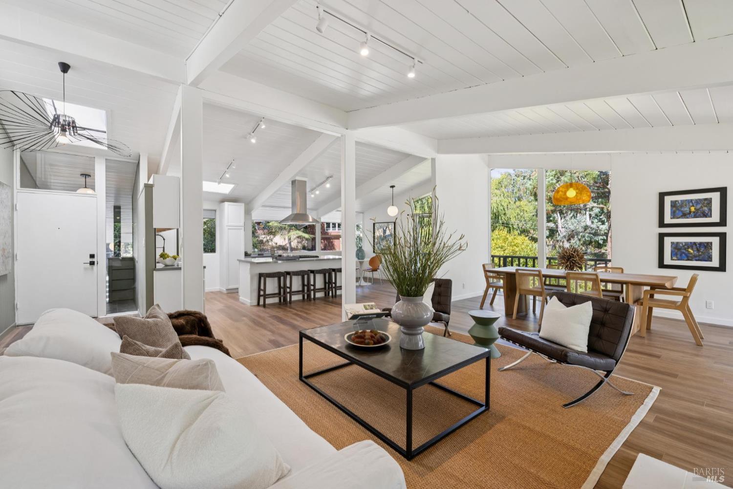 Detail Gallery Image 10 of 53 For 876 Las Ovejas Ave, San Rafael,  CA 94903 - 4 Beds | 2 Baths