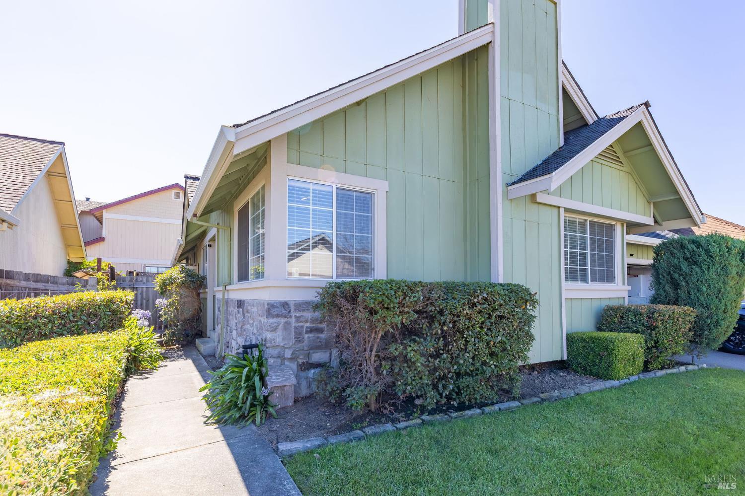 Detail Gallery Image 34 of 36 For 1424 Dandelion Way, Petaluma,  CA 94954 - 3 Beds | 2 Baths