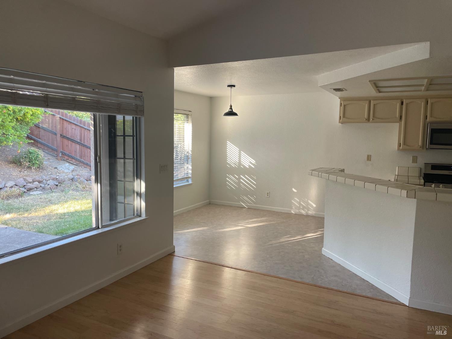 Detail Gallery Image 9 of 14 For 900 Quate Ct, Vacaville,  CA 95688 - 4 Beds | 2 Baths