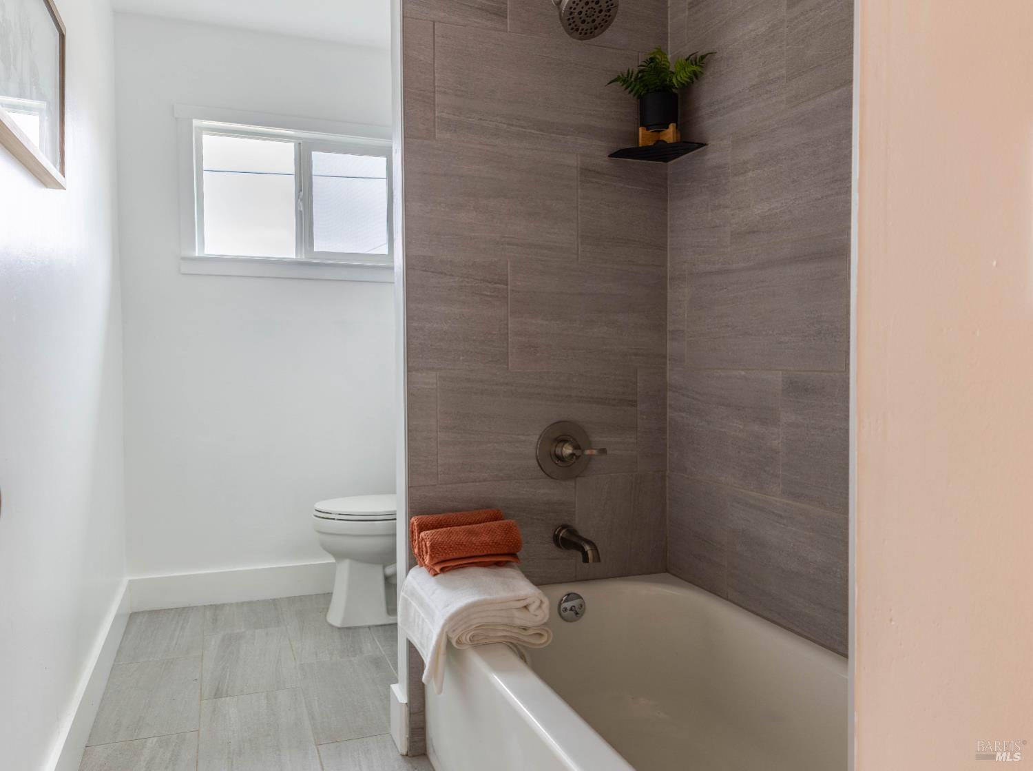 Detail Gallery Image 10 of 17 For 2915 Cree Ct, Santa Rosa,  CA 95403 - 3 Beds | 2 Baths