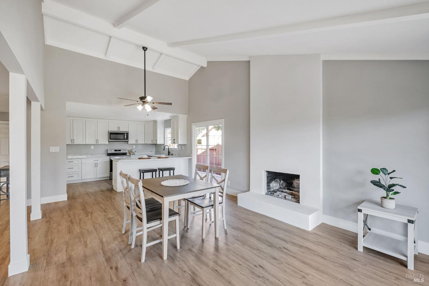 Detail Gallery Image 14 of 23 For 914 Francisco Dr, Suisun City,  CA 94585 - 3 Beds | 2 Baths