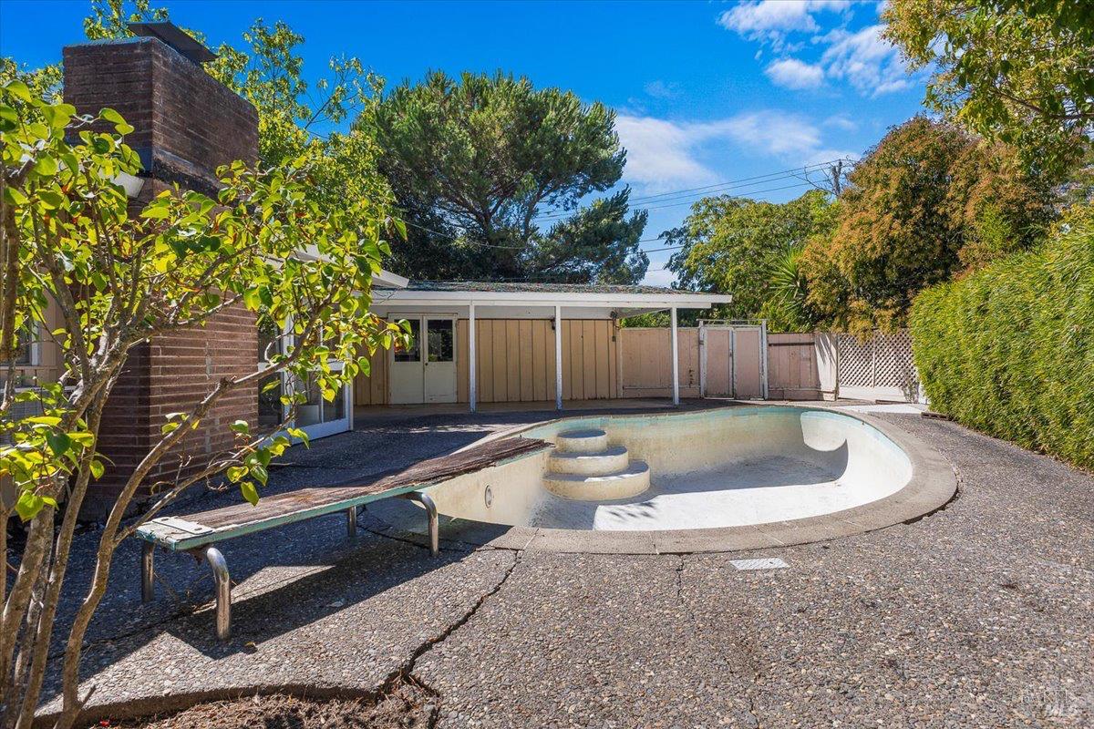 Detail Gallery Image 36 of 50 For 82 Grove Ln, Novato,  CA 94947 - 4 Beds | 2 Baths