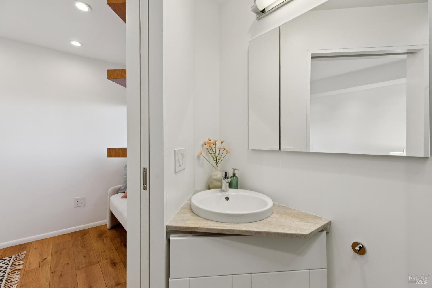 Detail Gallery Image 60 of 85 For 404 Summit Dr, Corte Madera,  CA 94925 - 3 Beds | 4 Baths