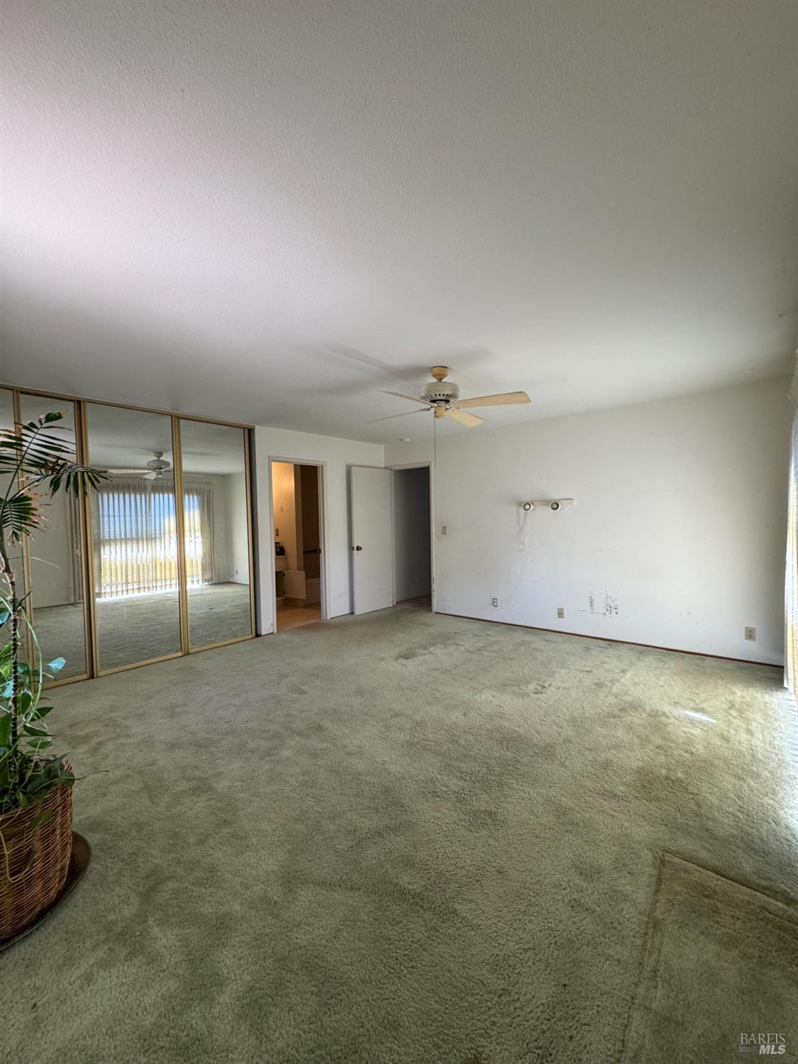 Detail Gallery Image 4 of 7 For 122 Carlsbad Cir, Vacaville,  CA 95687 - 3 Beds | 2 Baths