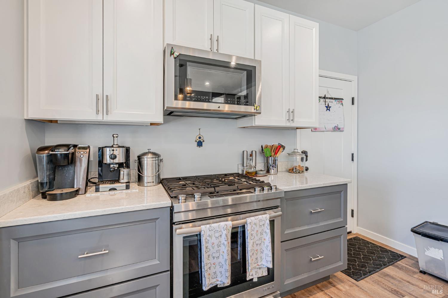 Detail Gallery Image 10 of 34 For 268 Eucalyptus Rd, Petaluma,  CA 94952 - 2 Beds | 2 Baths