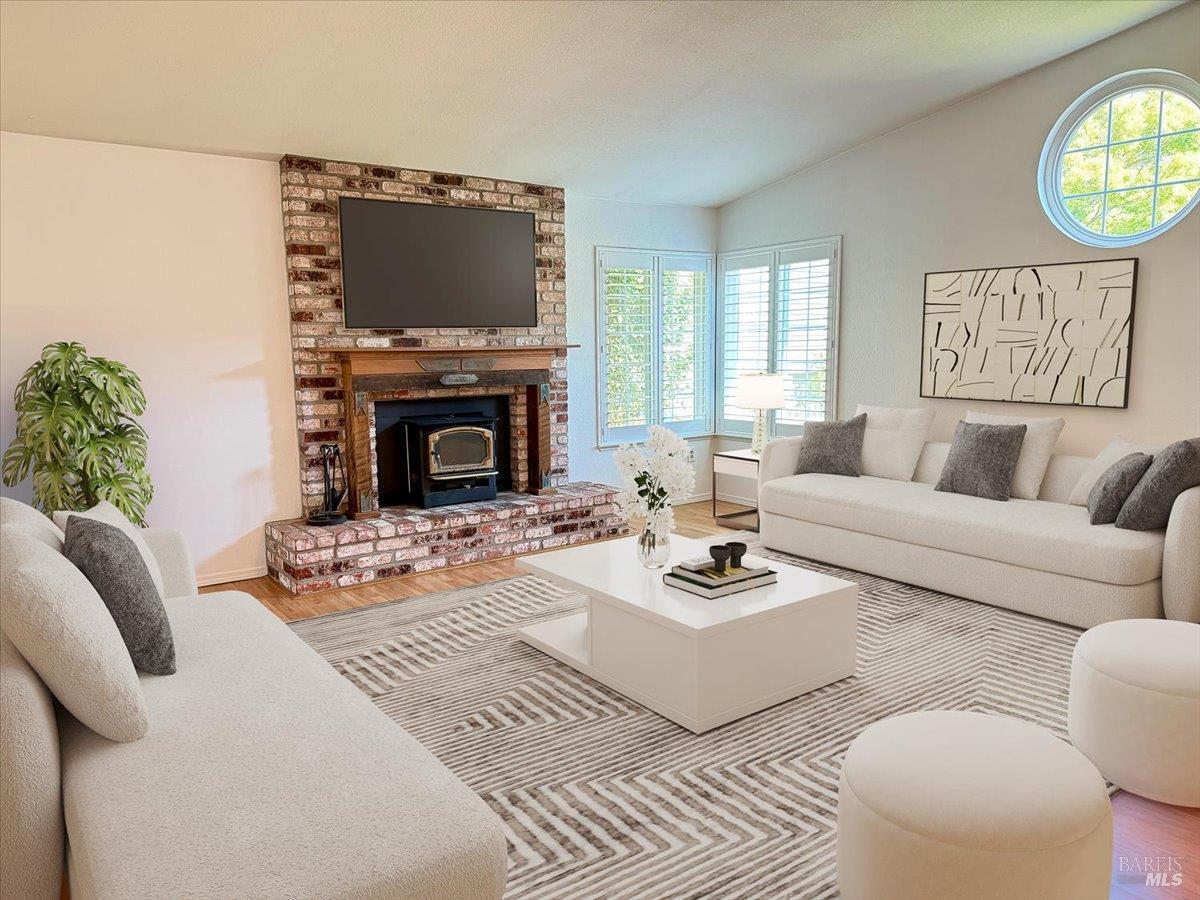 Detail Gallery Image 8 of 39 For 859 Green Way, Santa Rosa,  CA 95404 - 3 Beds | 2 Baths