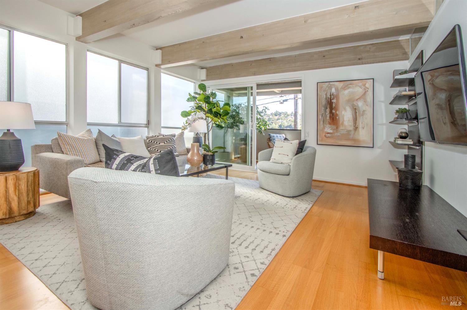Detail Gallery Image 2 of 30 For 290 via Casitas Unkn #206,  Greenbrae,  CA 94904 - 3 Beds | 2 Baths