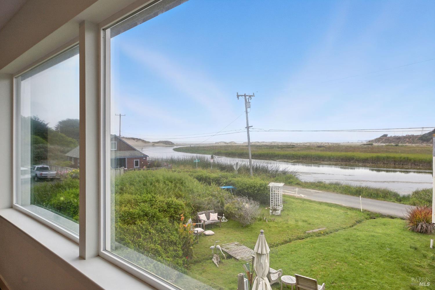 Detail Gallery Image 9 of 32 For 195 Ocean View Ave, Bodega Bay,  CA 94923 - 2 Beds | 2 Baths