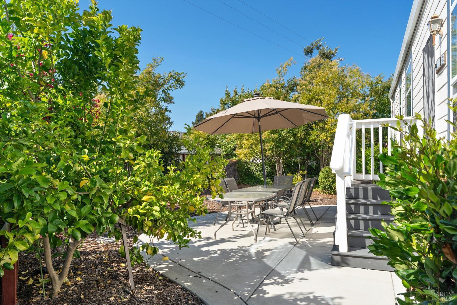 Detail Gallery Image 2 of 12 For 71 Candlewood Dr, Petaluma,  CA 94954 - 2 Beds | 2 Baths