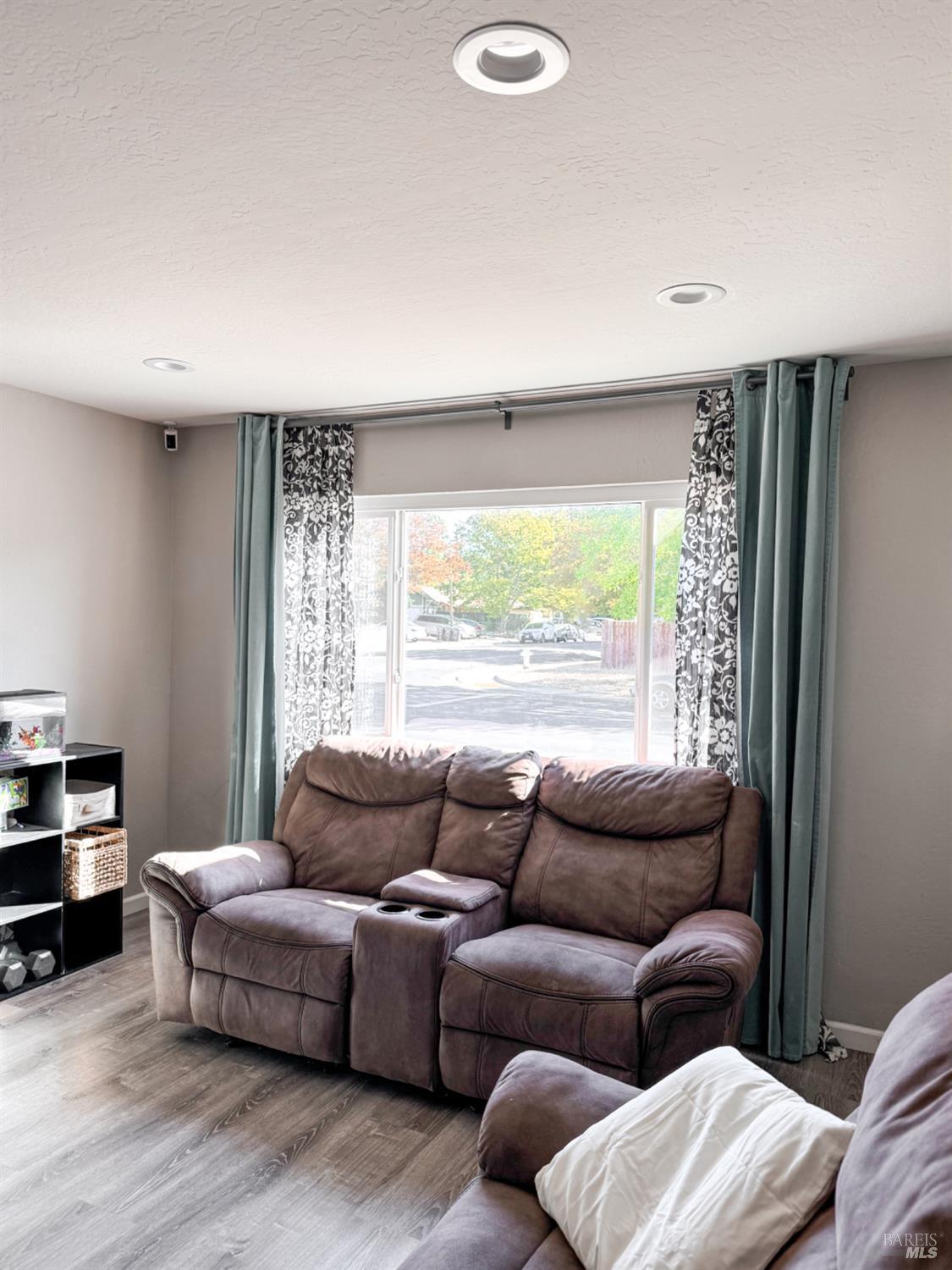 Detail Gallery Image 9 of 63 For 2065 Robin Dr, Fairfield,  CA 94533 - 3 Beds | 2 Baths